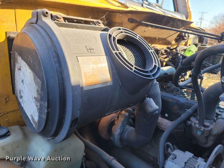 image for item MH9670 1991 International 4900  digger derrick truck