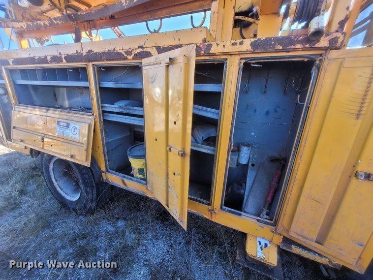 image for item MH9670 1991 International 4900  digger derrick truck