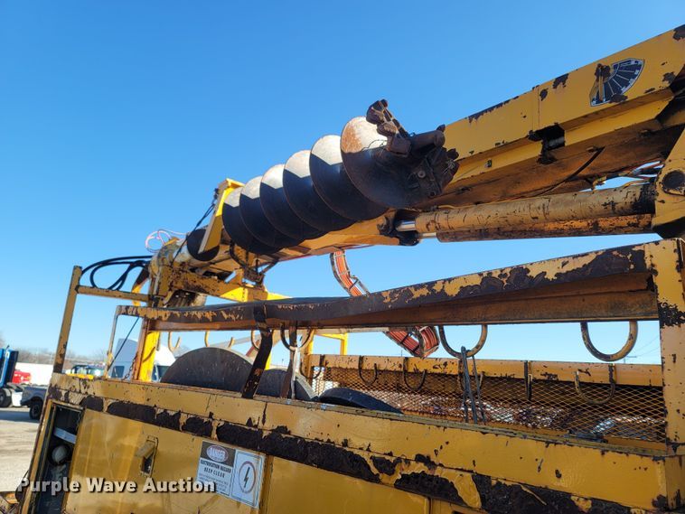 image for item MH9670 1991 International 4900  digger derrick truck