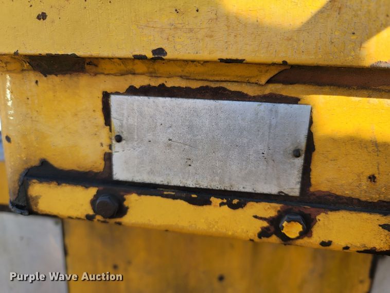 image for item MH9670 1991 International 4900  digger derrick truck