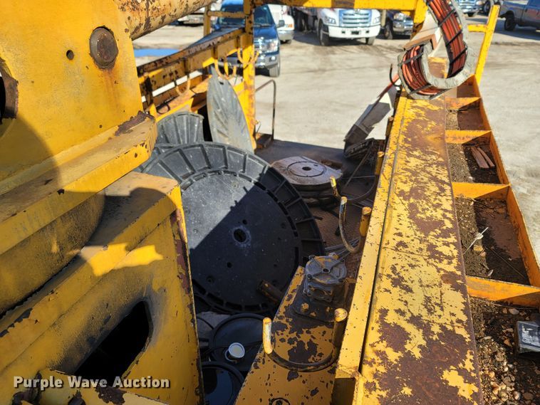 image for item MH9670 1991 International 4900  digger derrick truck