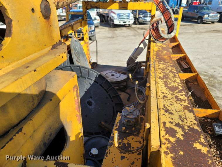 image for item MH9670 1991 International 4900  digger derrick truck