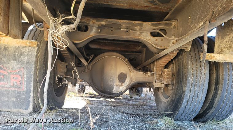 image for item MH9670 1991 International 4900  digger derrick truck