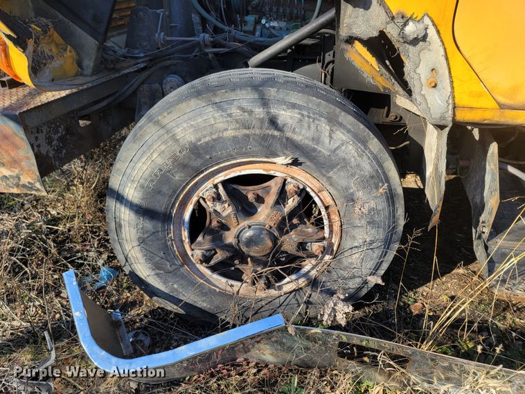 image for item MH9670 1991 International 4900  digger derrick truck