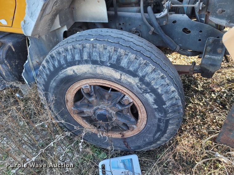 image for item MH9670 1991 International 4900  digger derrick truck