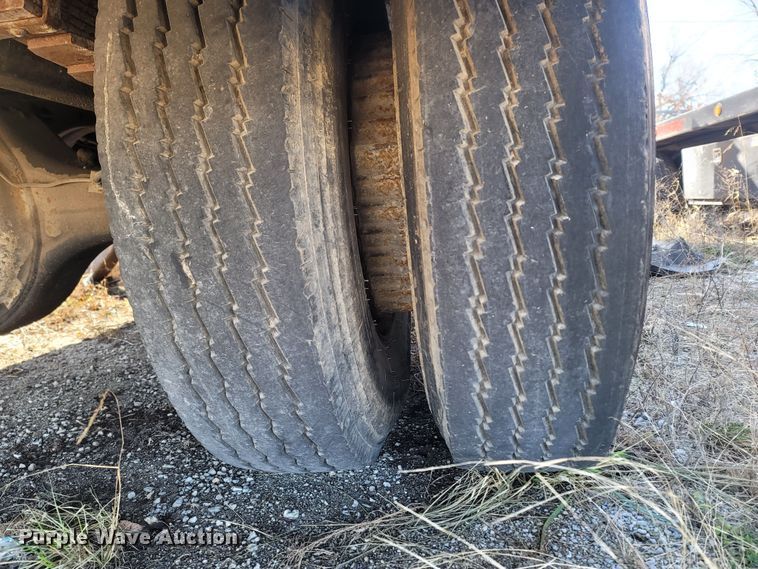 image for item MH9670 1991 International 4900  digger derrick truck