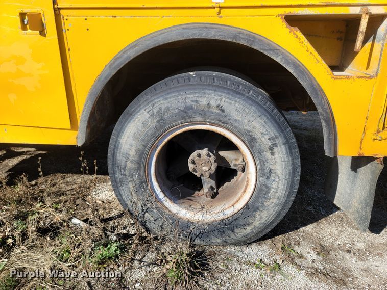 image for item MH9670 1991 International 4900  digger derrick truck