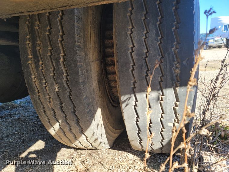 image for item MH9670 1991 International 4900  digger derrick truck