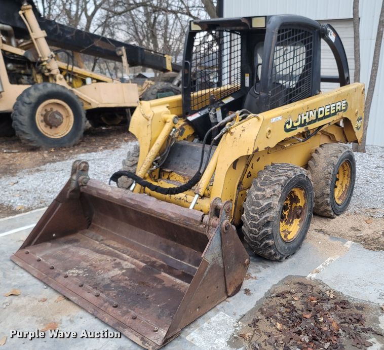 image for item MH9760 2000 John Deere 240  skid steer loader