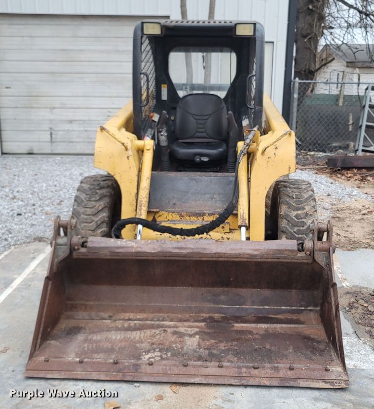 image for item MH9760 2000 John Deere 240  skid steer loader