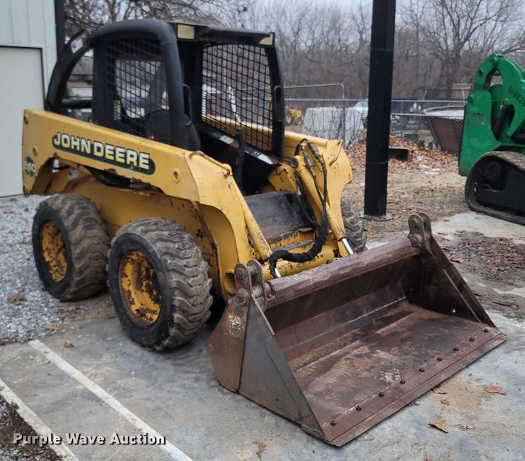 image for item MH9760 2000 John Deere 240  skid steer loader