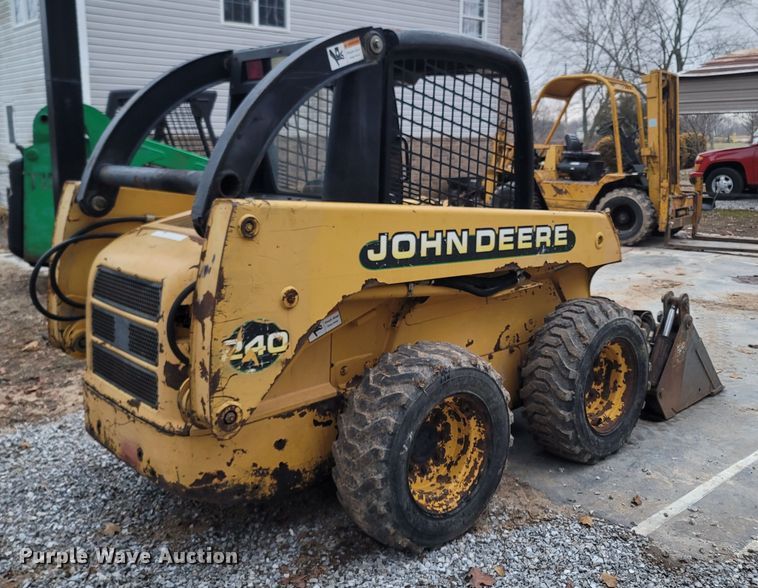 image for item MH9760 2000 John Deere 240  skid steer loader