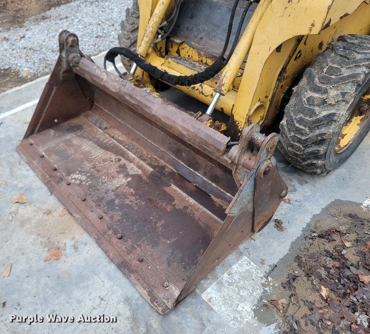 image for item MH9760 2000 John Deere 240  skid steer loader