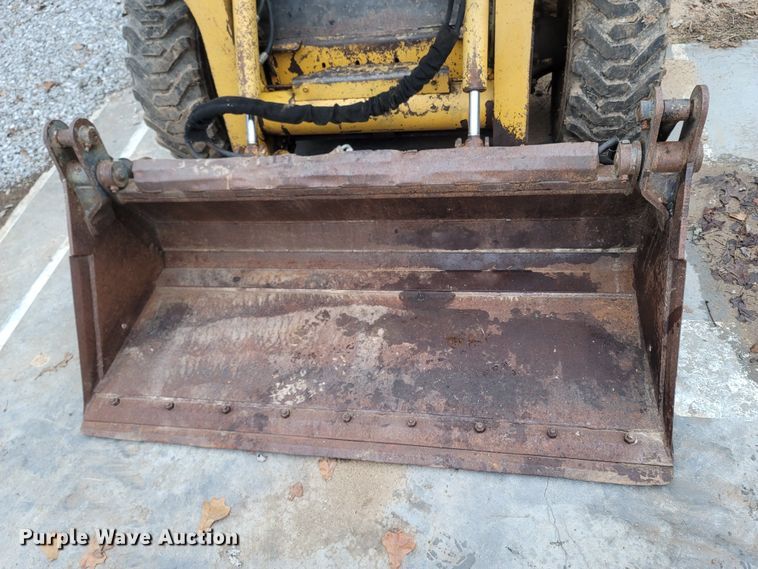 image for item MH9760 2000 John Deere 240  skid steer loader