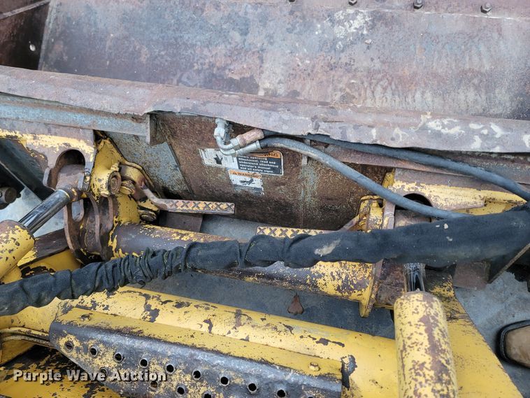 image for item MH9760 2000 John Deere 240  skid steer loader