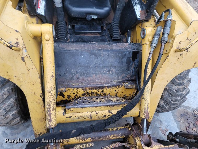 image for item MH9760 2000 John Deere 240  skid steer loader