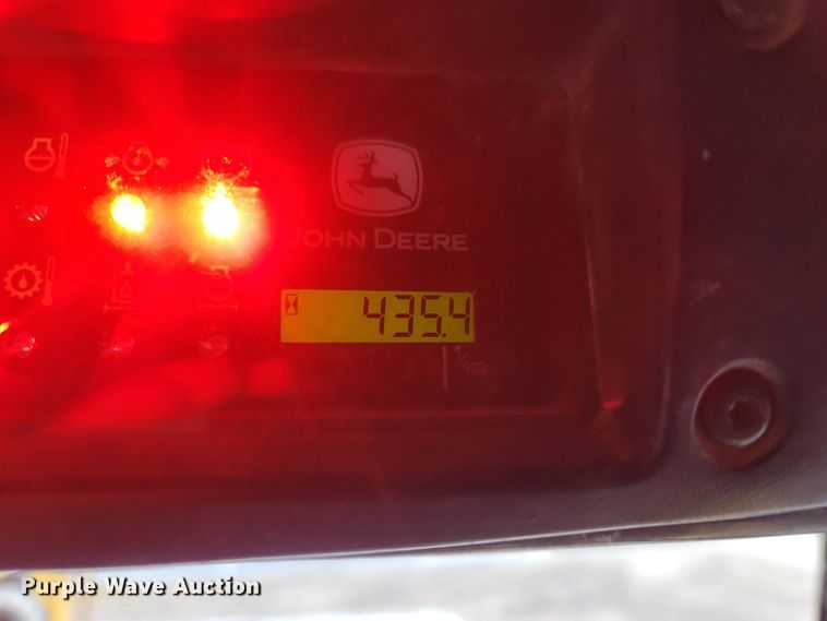 image for item MH9760 2000 John Deere 240  skid steer loader