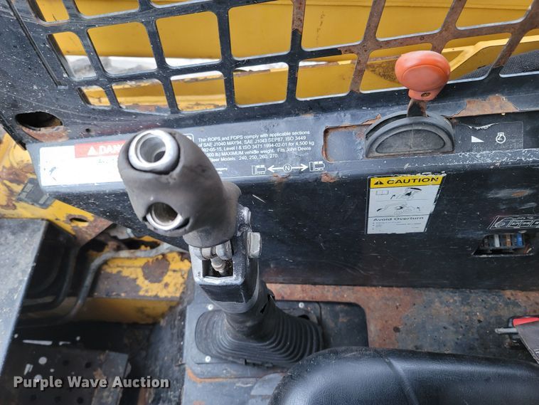 image for item MH9760 2000 John Deere 240  skid steer loader