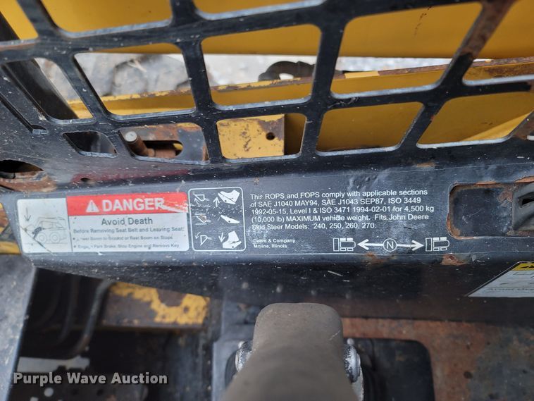 image for item MH9760 2000 John Deere 240  skid steer loader