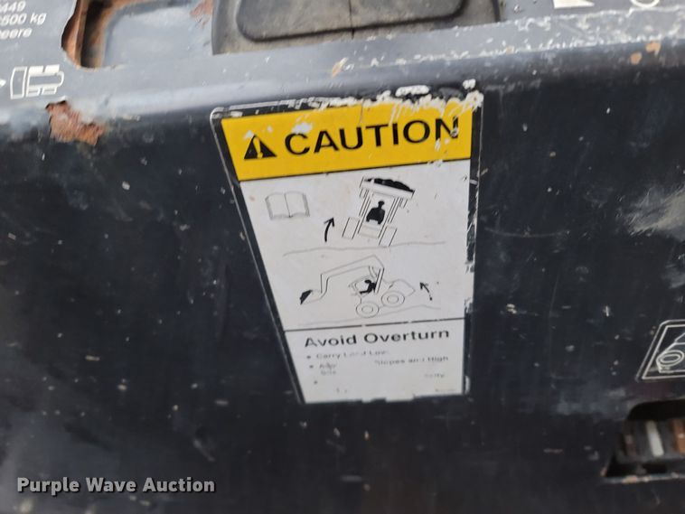 image for item MH9760 2000 John Deere 240  skid steer loader