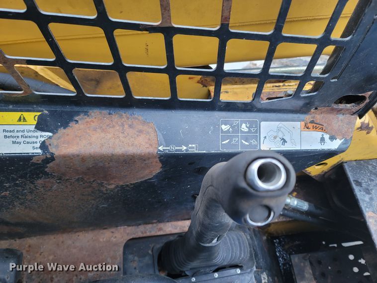 image for item MH9760 2000 John Deere 240  skid steer loader