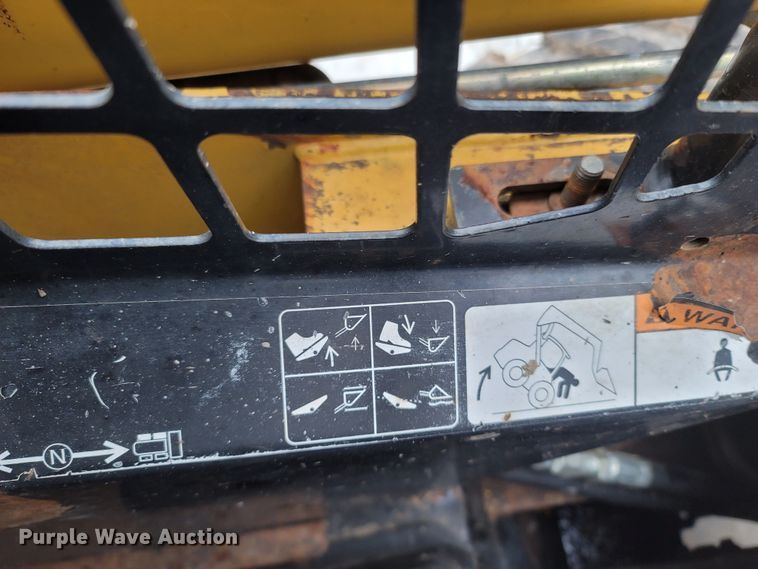 image for item MH9760 2000 John Deere 240  skid steer loader