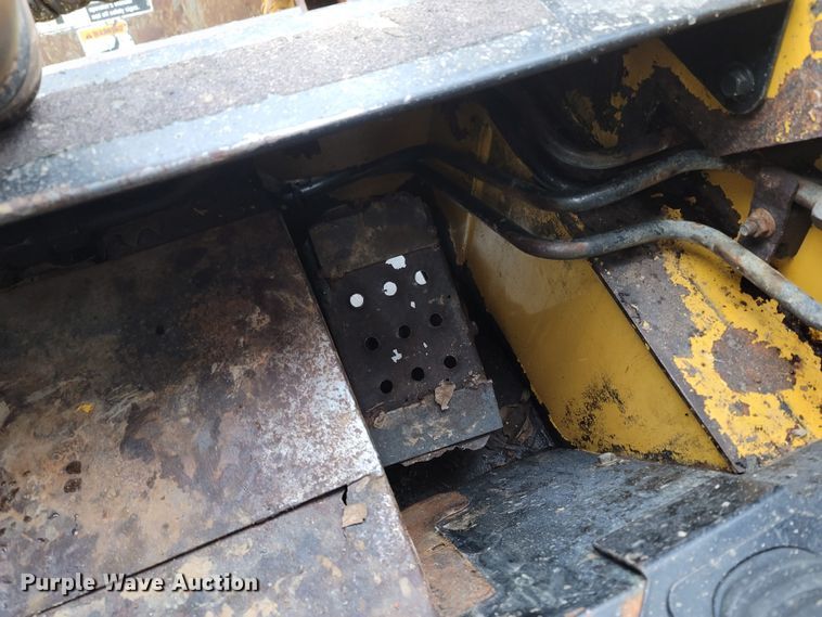 image for item MH9760 2000 John Deere 240  skid steer loader