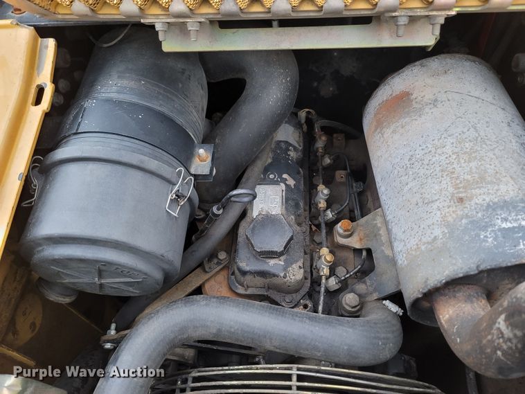 image for item MH9760 2000 John Deere 240  skid steer loader