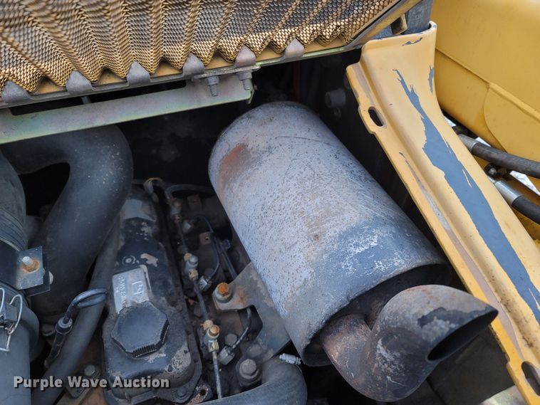 image for item MH9760 2000 John Deere 240  skid steer loader