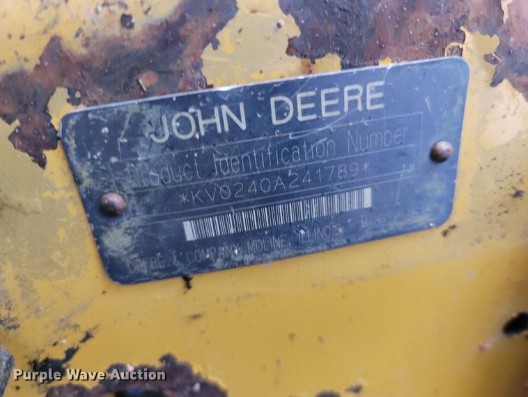 image for item MH9760 2000 John Deere 240  skid steer loader