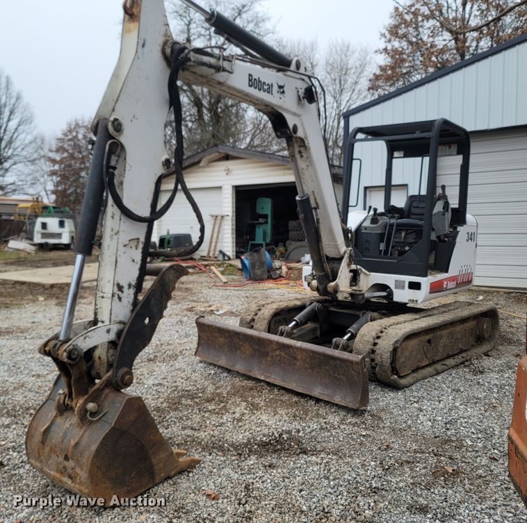 image for item MH9767 2003 Bobcat 341  mini excavator