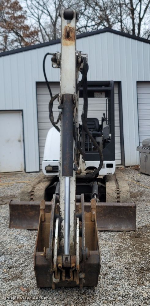 image for item MH9767 2003 Bobcat 341  mini excavator