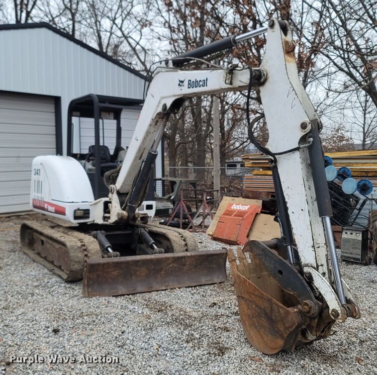 image for item MH9767 2003 Bobcat 341  mini excavator