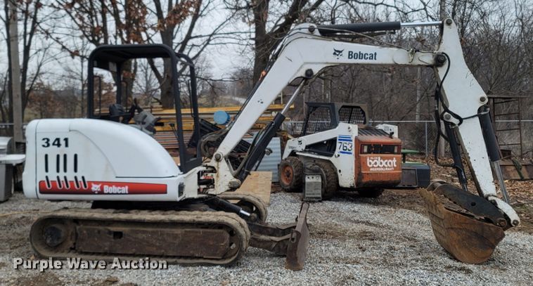 image for item MH9767 2003 Bobcat 341  mini excavator