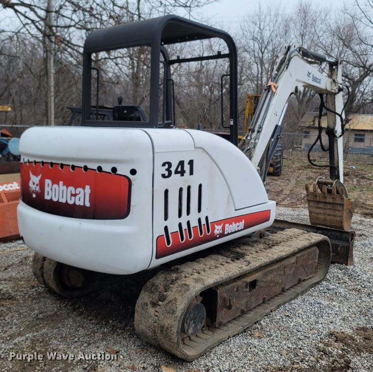 image for item MH9767 2003 Bobcat 341  mini excavator