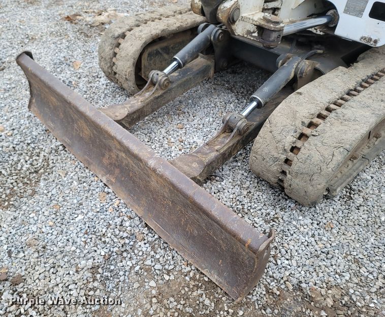 image for item MH9767 2003 Bobcat 341  mini excavator