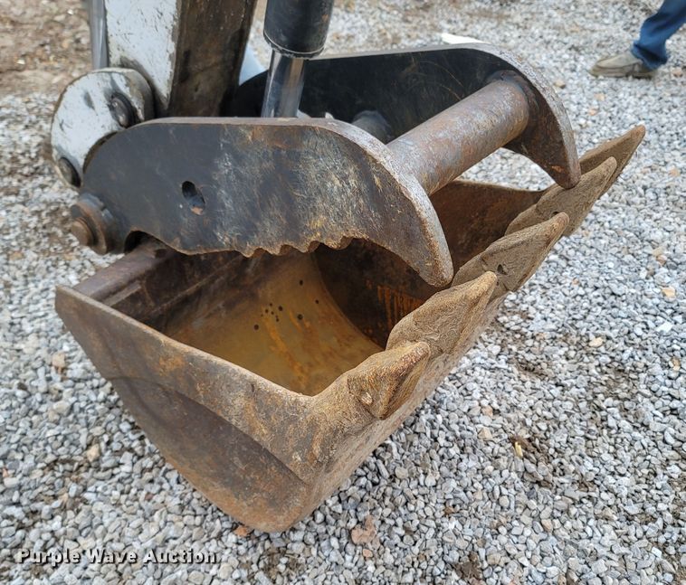 image for item MH9767 2003 Bobcat 341  mini excavator