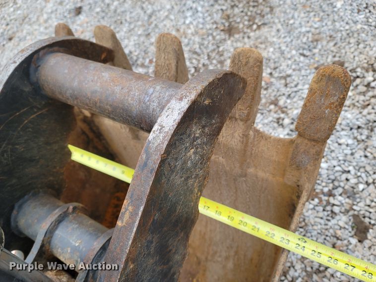 image for item MH9767 2003 Bobcat 341  mini excavator