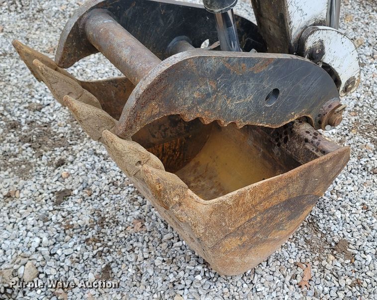 image for item MH9767 2003 Bobcat 341  mini excavator