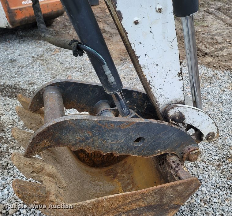 image for item MH9767 2003 Bobcat 341  mini excavator