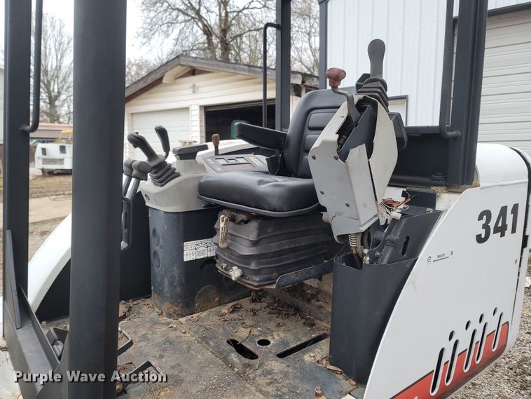 image for item MH9767 2003 Bobcat 341  mini excavator