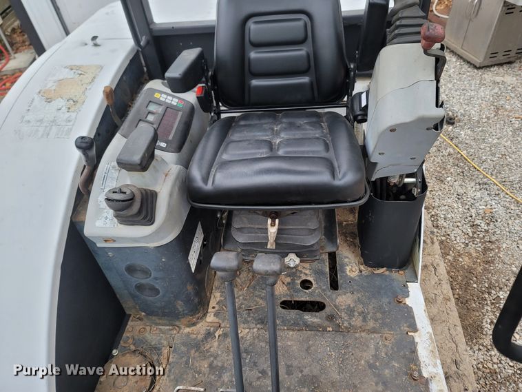 image for item MH9767 2003 Bobcat 341  mini excavator