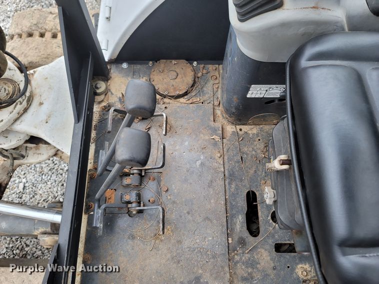 image for item MH9767 2003 Bobcat 341  mini excavator
