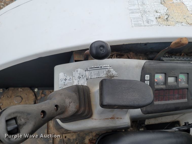 image for item MH9767 2003 Bobcat 341  mini excavator