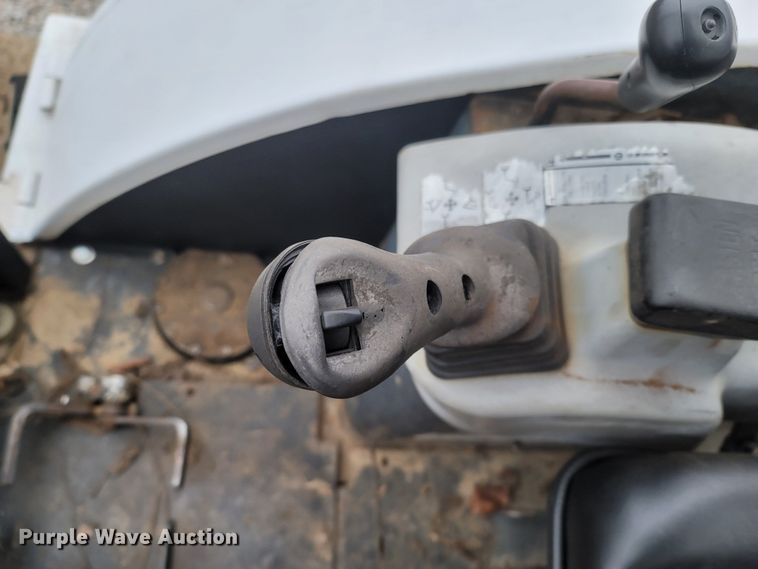 image for item MH9767 2003 Bobcat 341  mini excavator