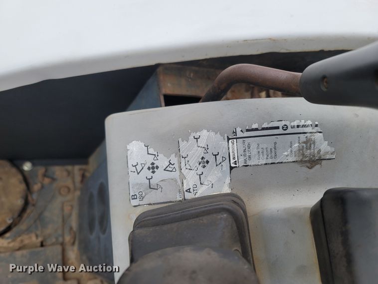 image for item MH9767 2003 Bobcat 341  mini excavator