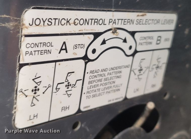 image for item MH9767 2003 Bobcat 341  mini excavator