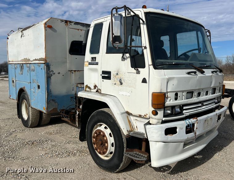 image for item MM9052 1990 GMC Forward W7  utility / service truck