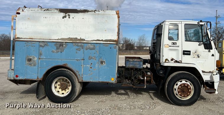 image for item MM9052 1990 GMC Forward W7  utility / service truck