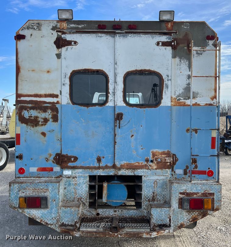 image for item MM9052 1990 GMC Forward W7  utility / service truck